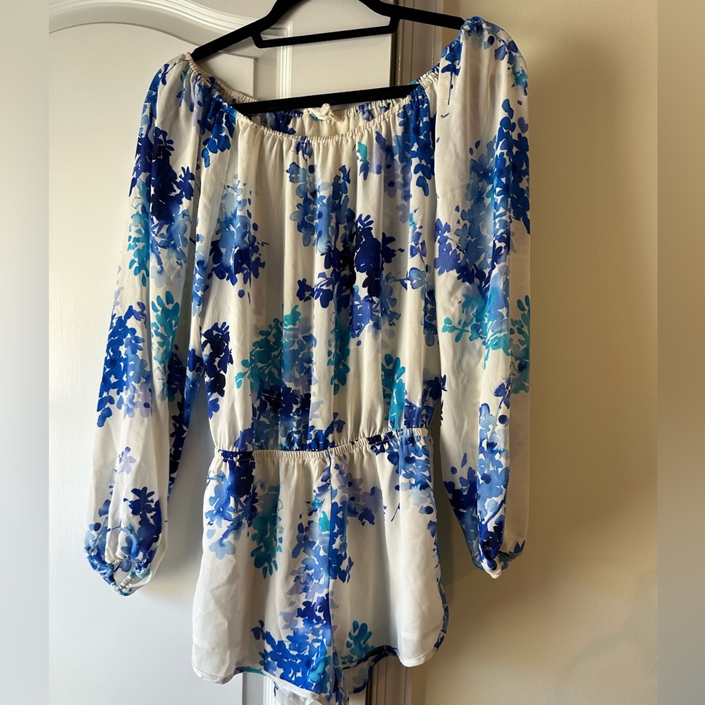 Olivaceous Blue Floral Off The Shoulder Long Sleeve Romper Size M